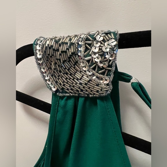 Kelly Green Embellished Shoulder Top Size L - Picture 2 of 5